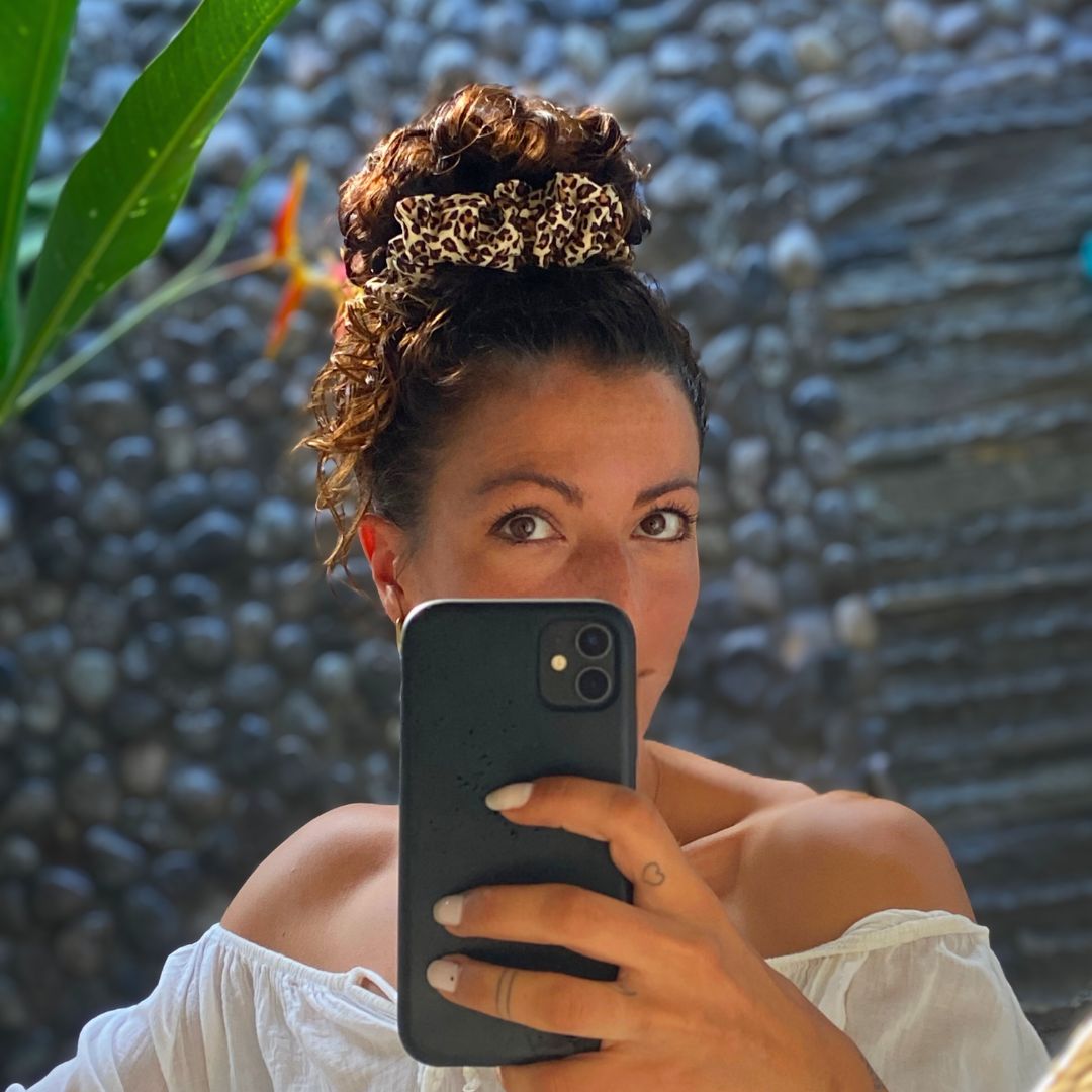 chouchou en soie tres large - imprime lepard pour coiffure chic