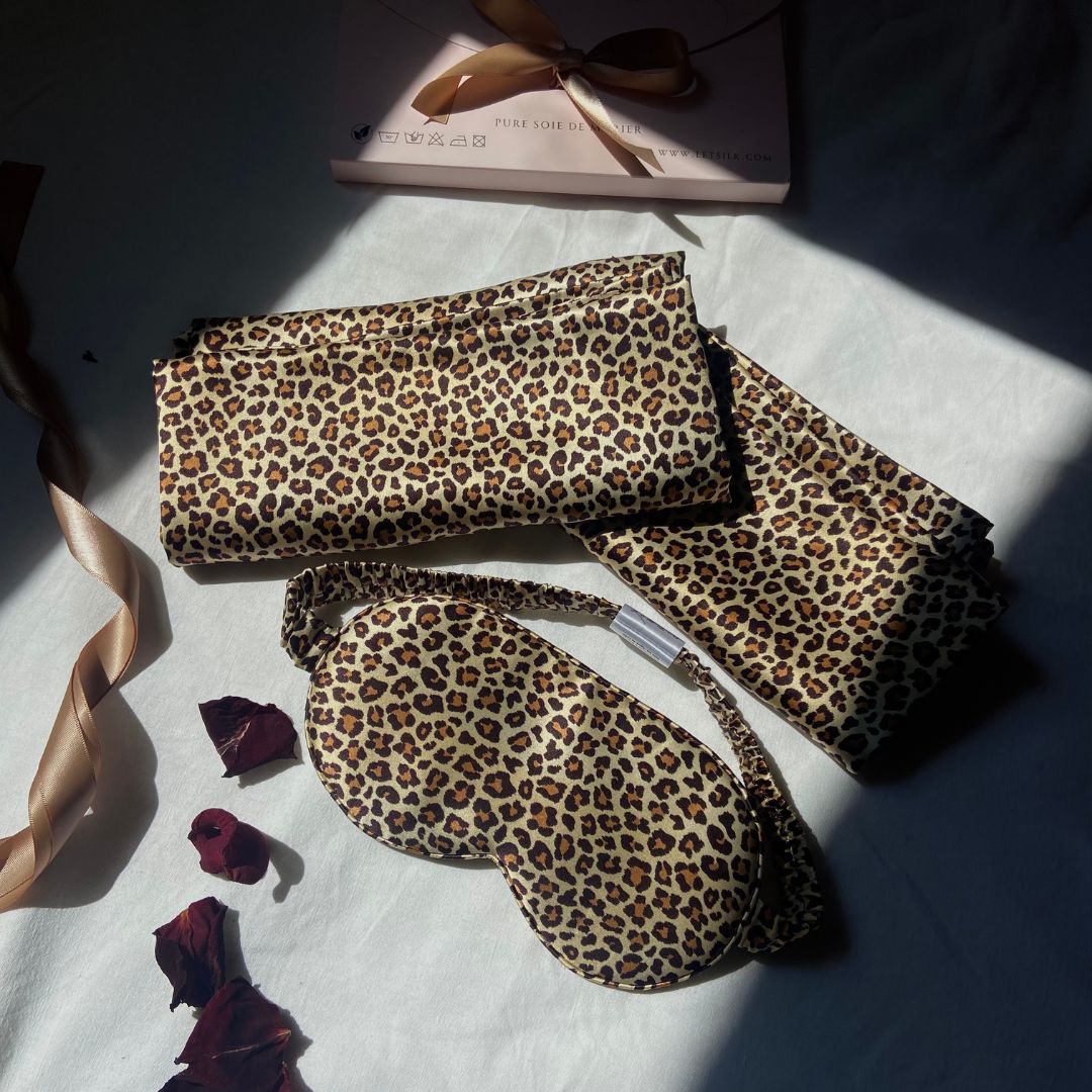 Coffret nuit anti-Ăąge â taie et masque en soie rĂ©gĂ©nĂ©rante