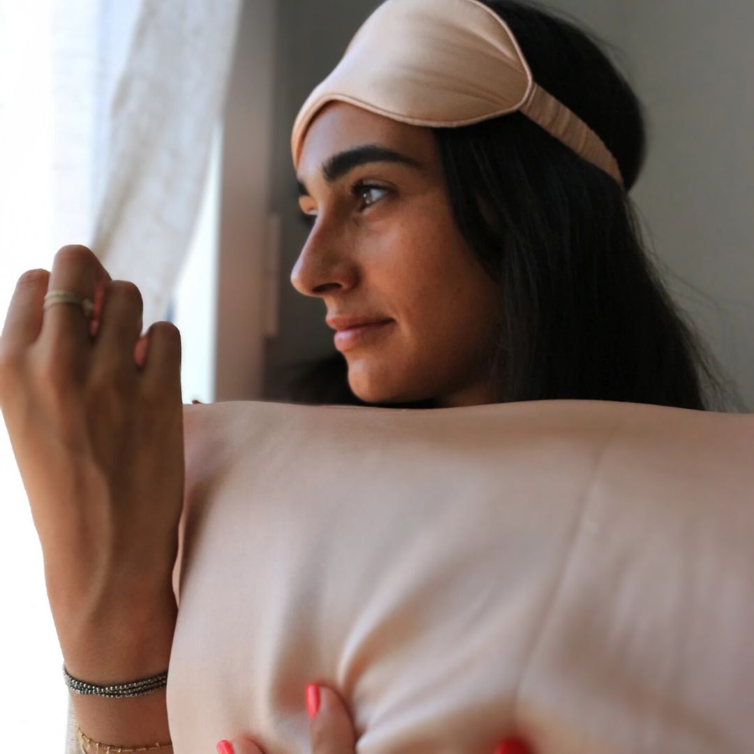 Taie d’oreiller rose poudré en soie – beauté naturelle et sommeil réparateur