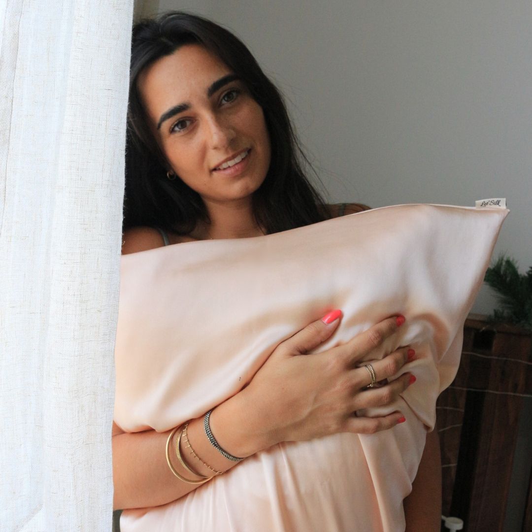 Meilleure taie d’oreiller en soie pour les peaux sensibles, douce et naturelle.