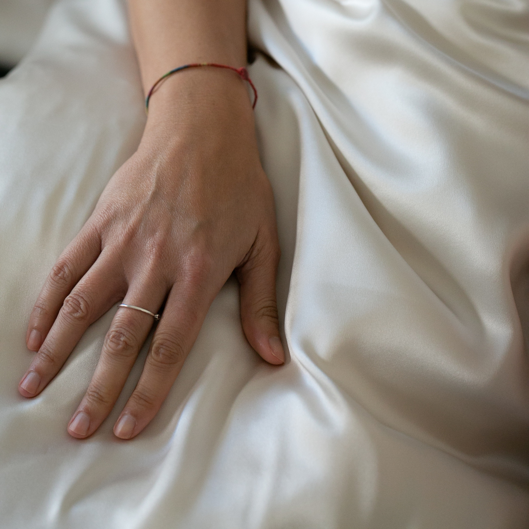 Taie en soie pour les peaux à tendance acnéique – hypoallergénique et apaisante