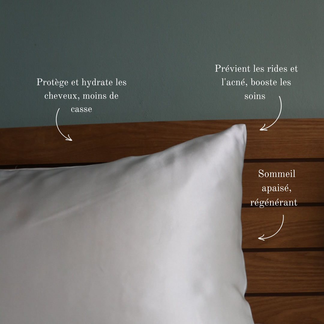 Taie d'oreiller en soie pour réparer et protéger les cheveux fragiles pendant la nuit.