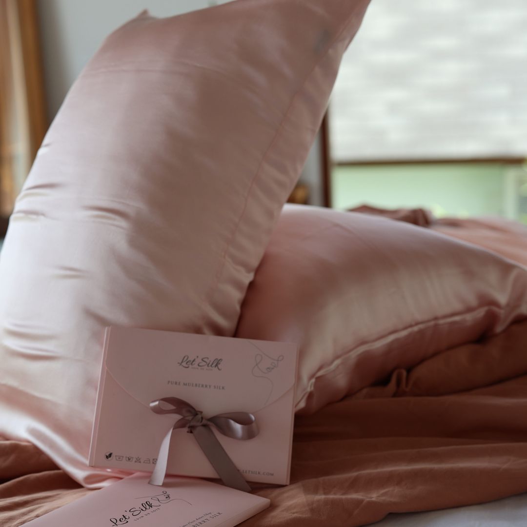 Dormir sur de la soie â solution naturelle contre les plis du sommeil et les rides