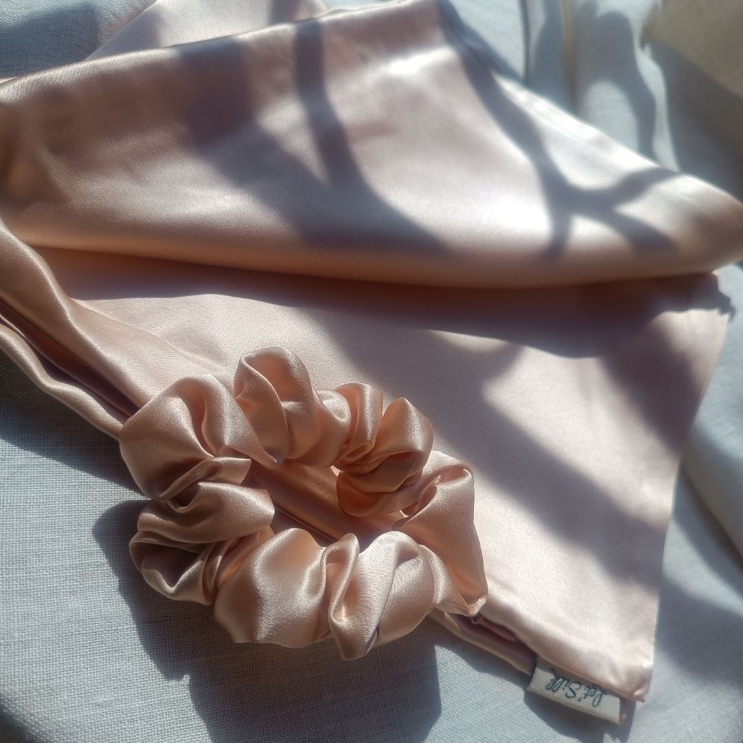 Taie d'oreiller en soie poour prendre soin de soi, indispensable routine beaute.