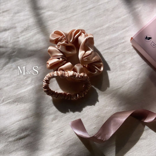 chouchou en soie, l'allie des cheveux rebels 