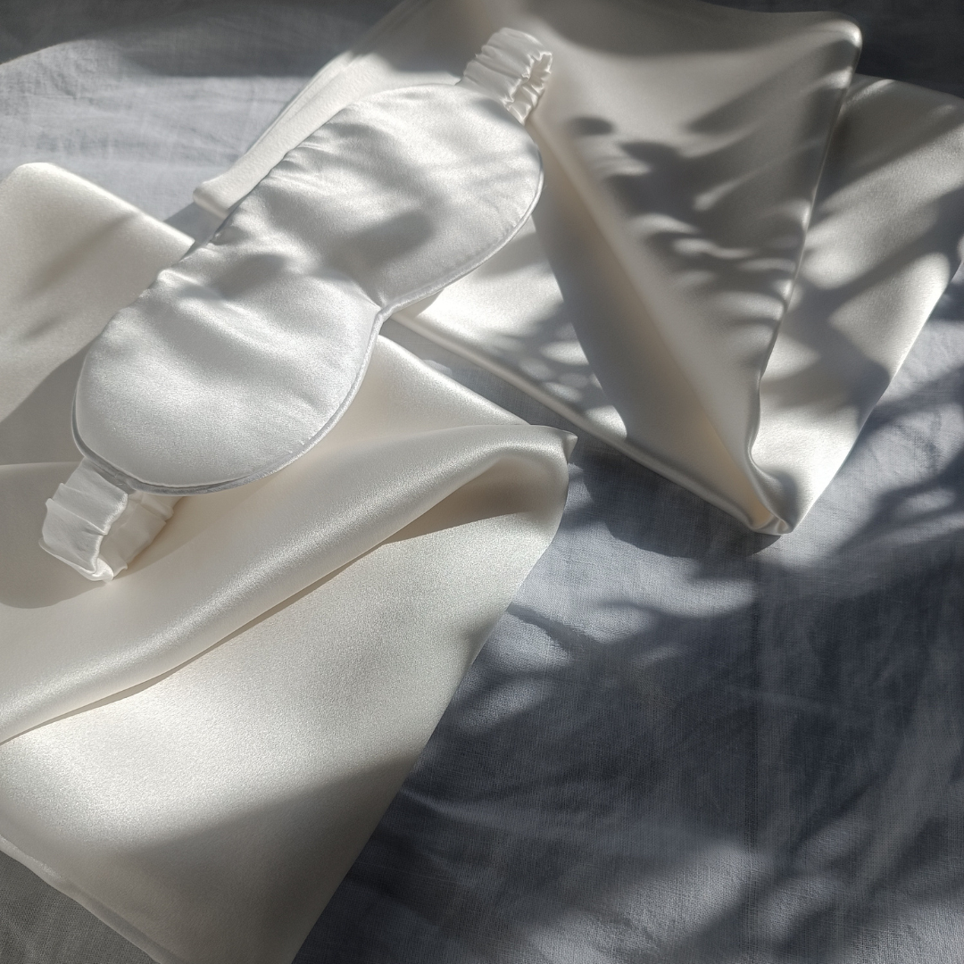 Coffret en soie blanc  minimaliste – élégance et simplicité