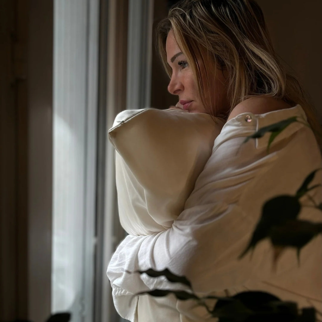 Taie en soie qui réduit les frisottis et garde vos cheveux lisses toute la nuit.